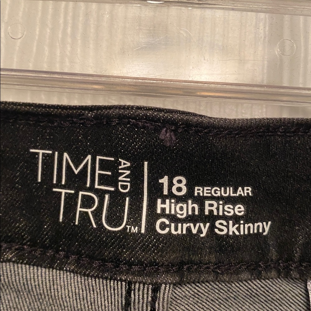 Time and Tru Black High Rise Curvy Skinny Jeans…size 18 - Picture 3 of 6
